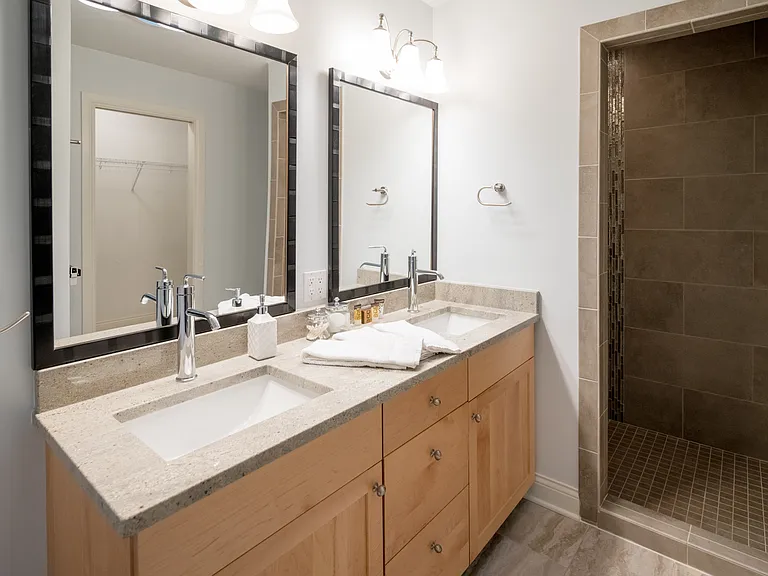 917 W Savidge St #27 — Photo 13