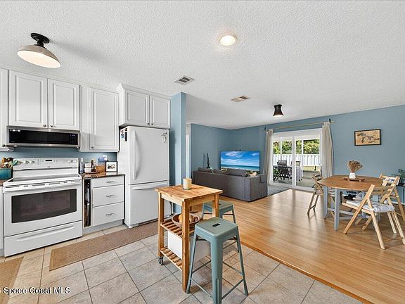 3rd image of 920 Gables Way