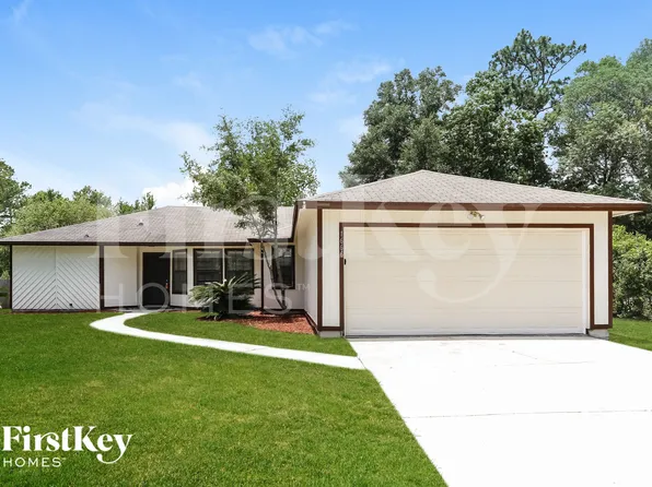 1666 W Ponderosa Pine Dr, Jacksonville, FL 32225