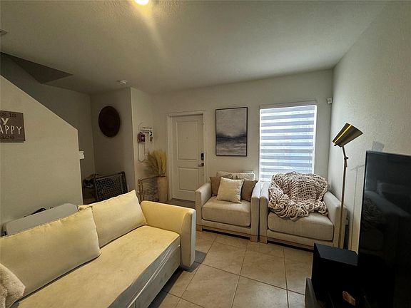 5th image of 476 NE 5th Terrace