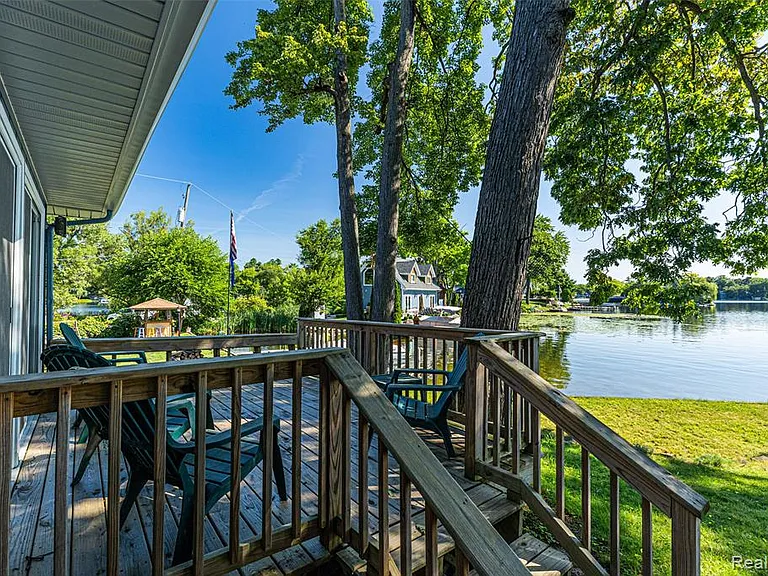 391 Shady Oaks St — Photo 4