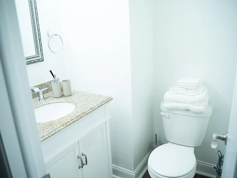 1/2 Bathroom