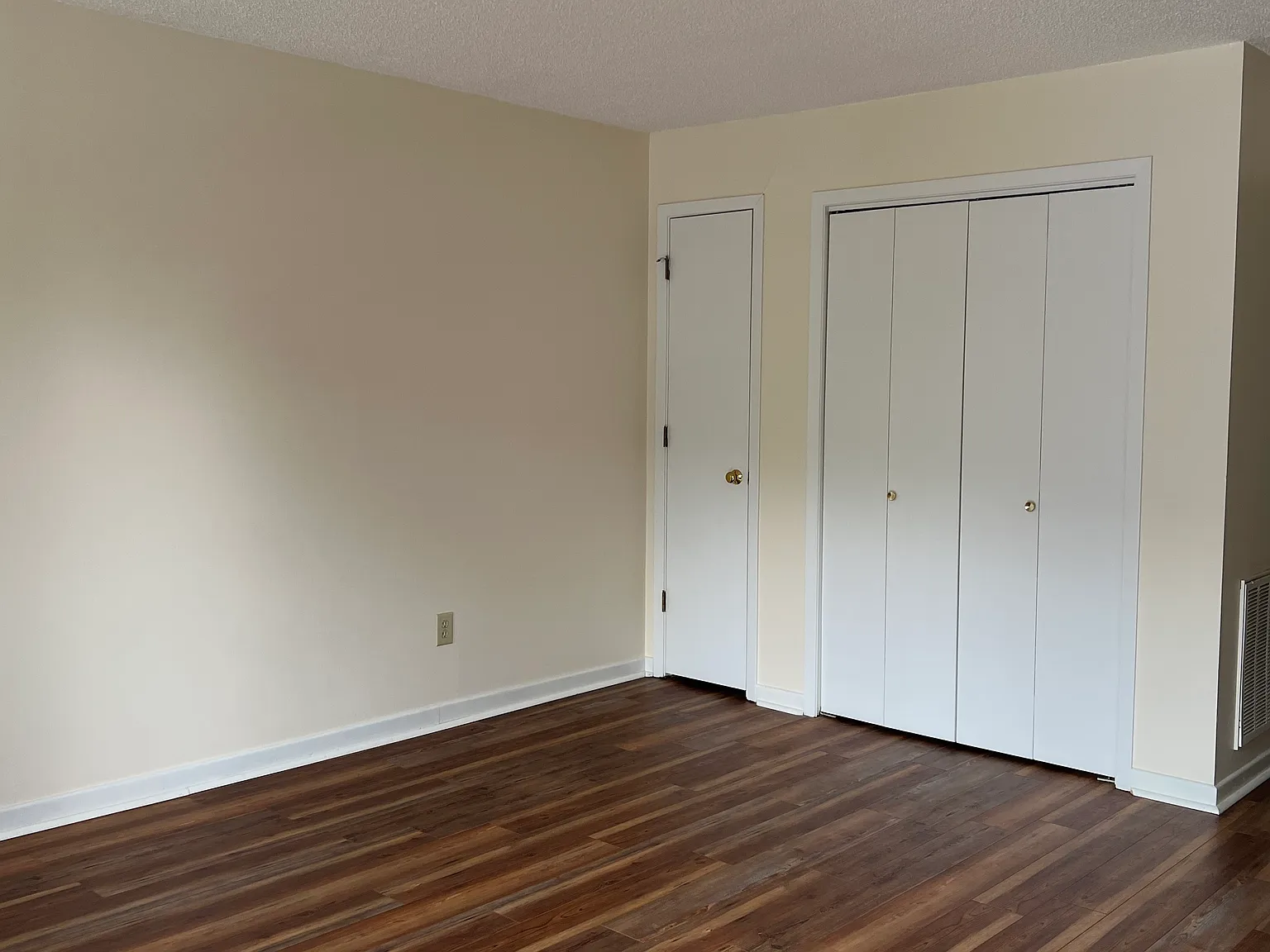 2 bed, 1.5 bath, 960 sqft, $1,100 — Photo 4