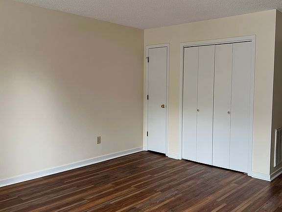 4th image of 2811 E Oakland Ave #18