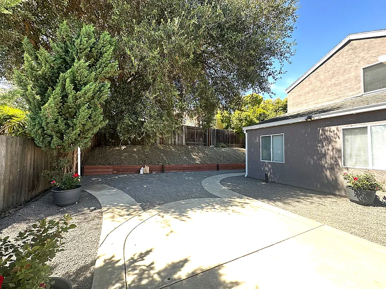 528 Fuchsia Dr — Photo 37