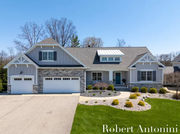 2352 Lake Birch Ct NE, Grand Rapids, MI 49525