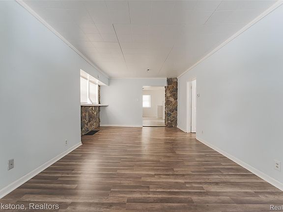 4th image of 202 W Rundell St