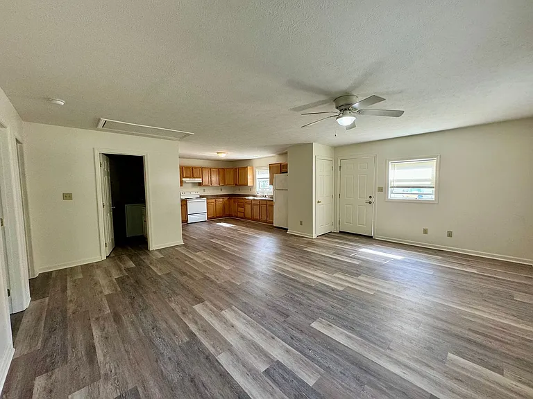 646-650 Hillwood Dr #652 — Photo 5