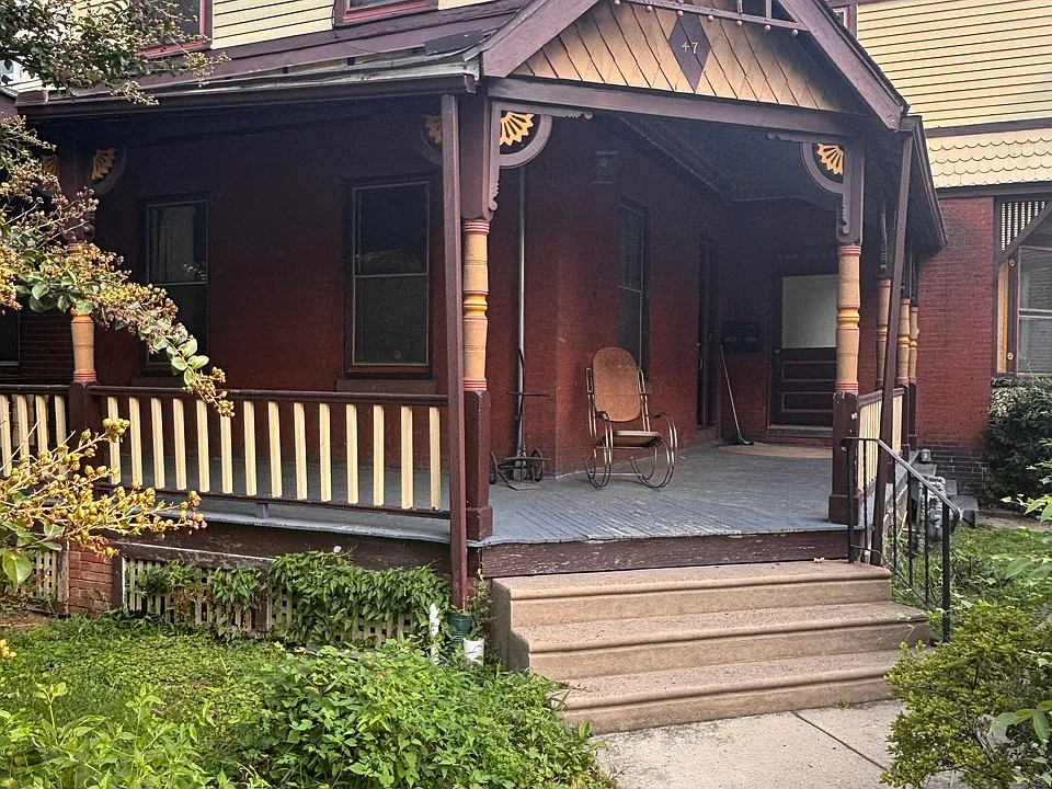 47 W La Crosse Ave