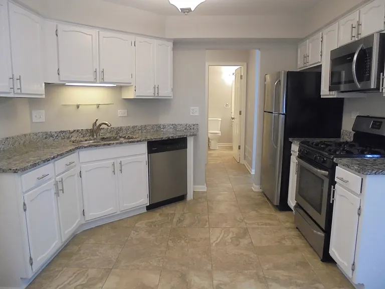 1122 Saint Andrews Ct #1122 — Photo 9