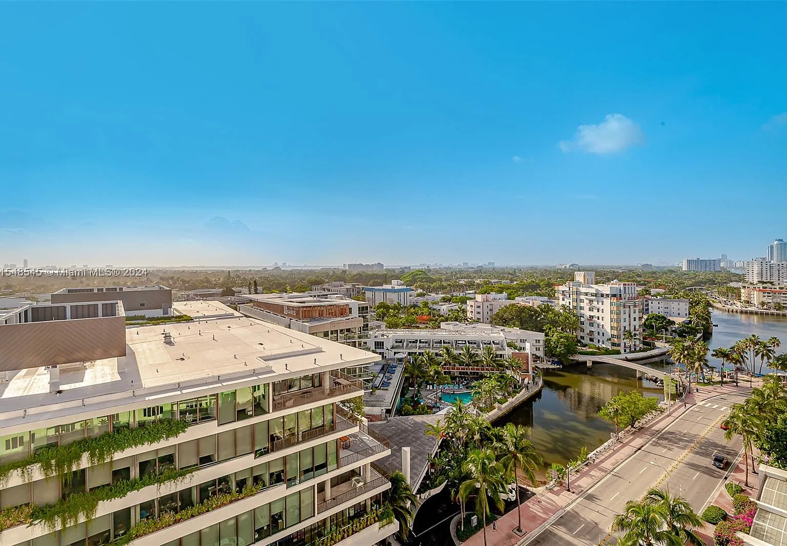 Roney Palace Condo — Photo 4