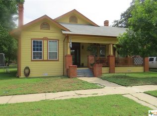 717 E Travis St, Luling, TX 78648