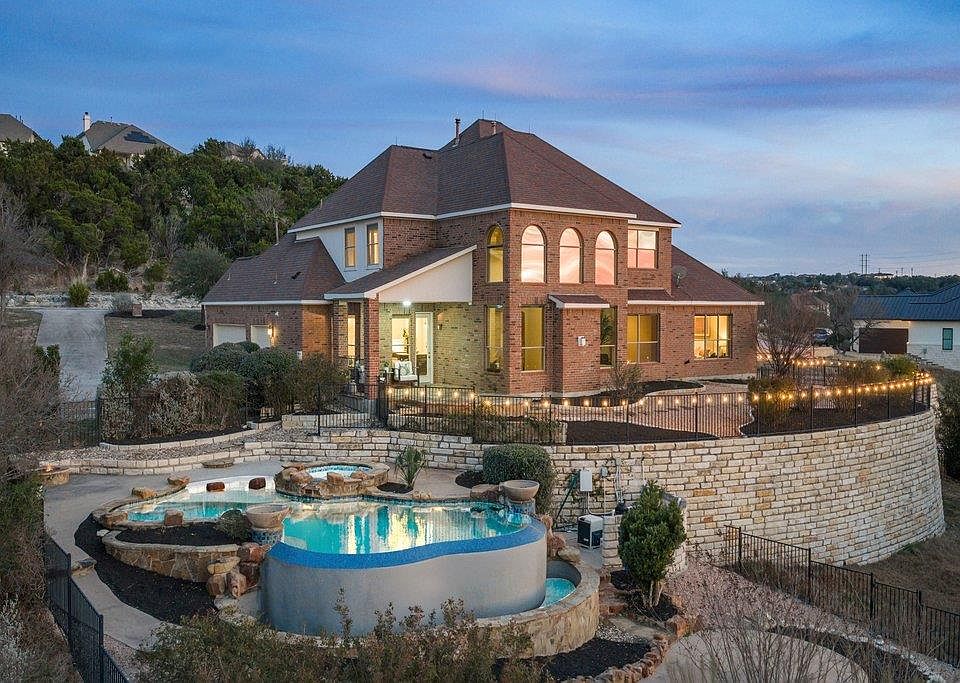 1st image of 2702 Lakehurst Rd