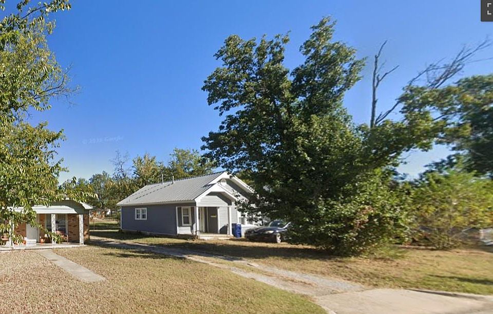 1st image of 214 W Rosa St
