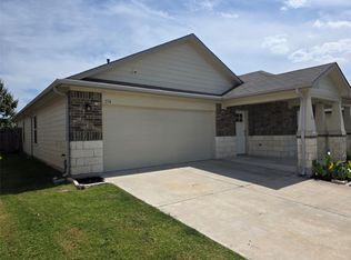 114 E Groves Ln, Hutto, TX 78634