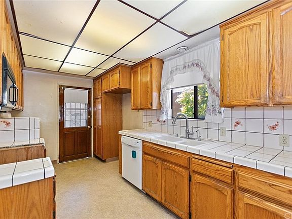 5th image of 656 W Gleason St