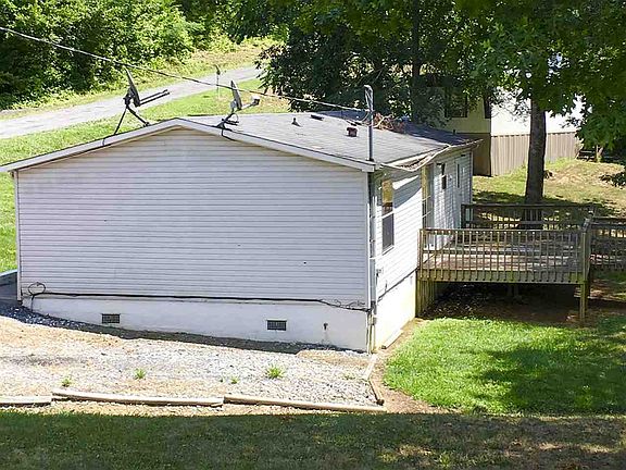 3rd image of 900 Black Alder Ln