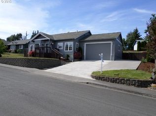 563 E 5th St, La Center, WA