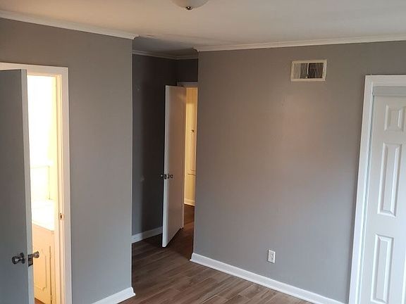 2nd image of 624 Woodmont Pl