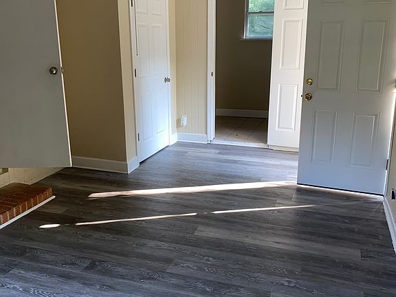 5th image of 806 Watt Dr