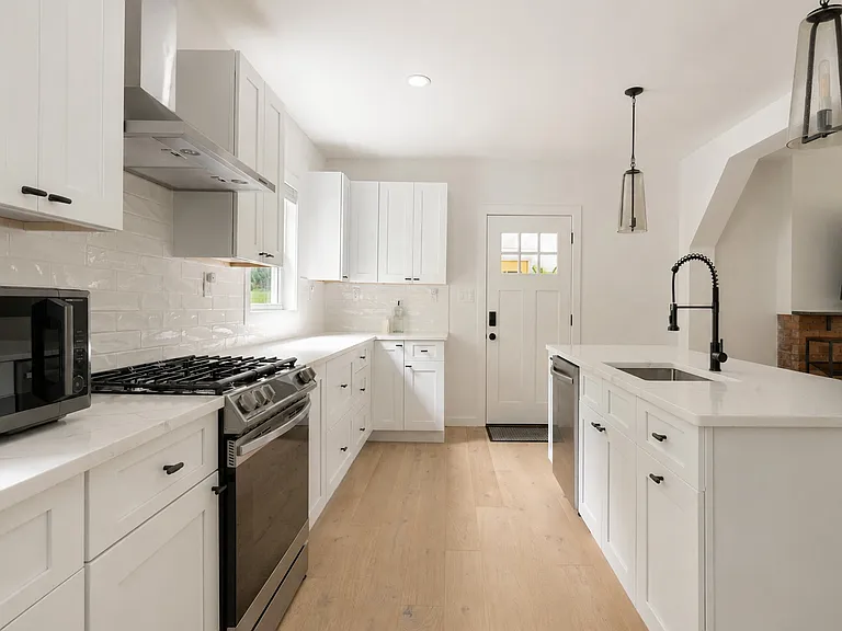490 Mill St — Photo 16