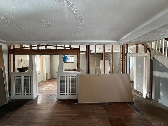 5th image of 287 Glenn St