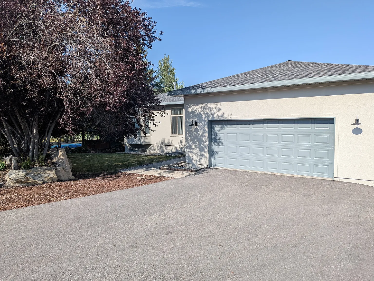 3 bed, 2.5 bath, 3400 sqft, $3,995 — Photo 2