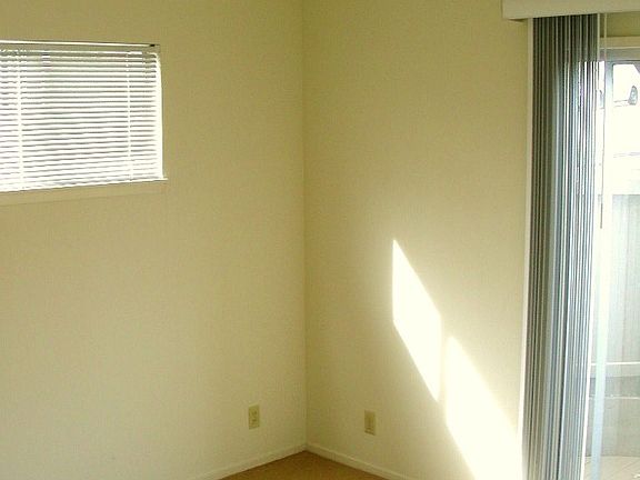 Small private deck off BR