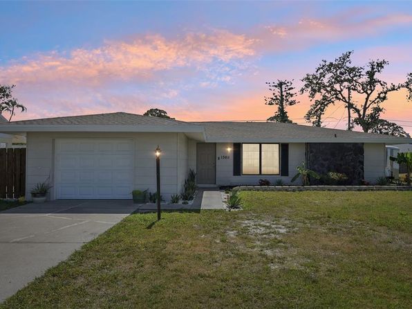 1365 Sussex Rd, Venice, FL 34293
