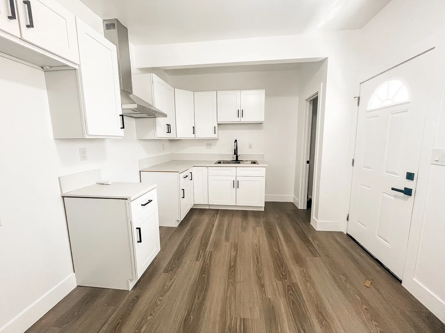 2 bed, $2,800 — Photo 1