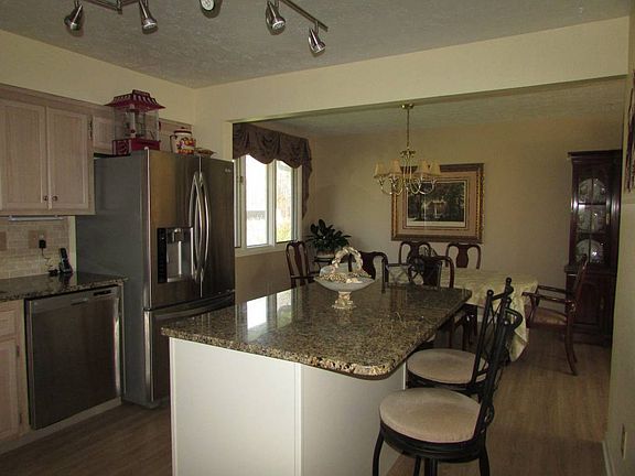4th image of 5615 Essex Dr