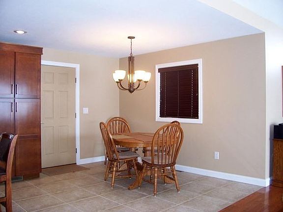 5th image of 55877 Riverdale Dr
