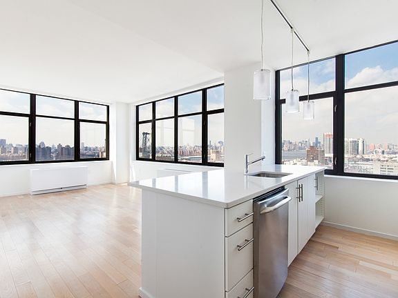 5th image of 424 Bedford Ave APT 18A