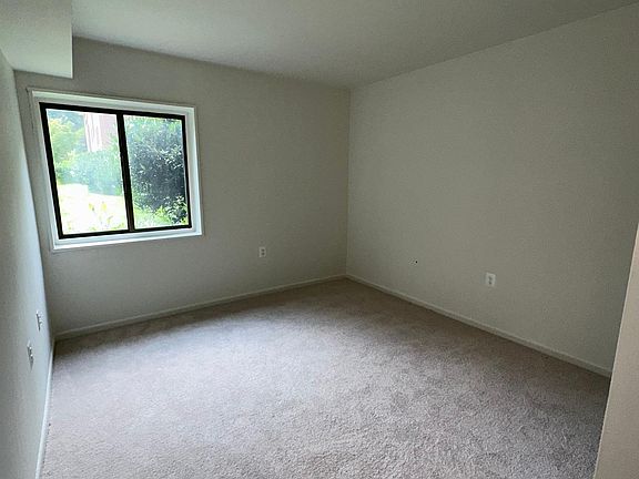 4th image of 1429 Northgate Sq Unit 1C