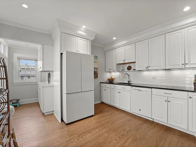 41 Ridge St #1 — Photo 17