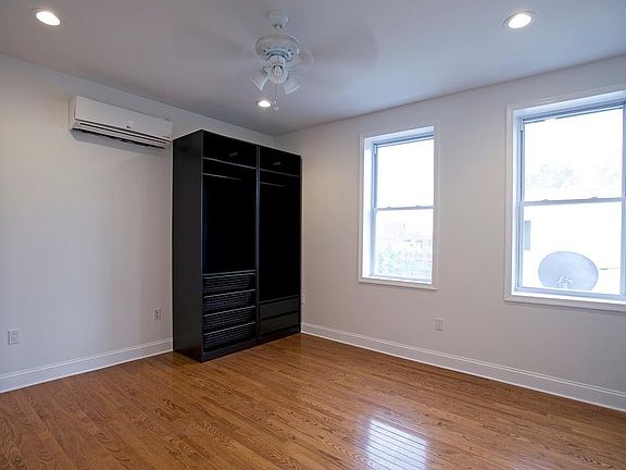 5th image of 2633 Kensington Ave