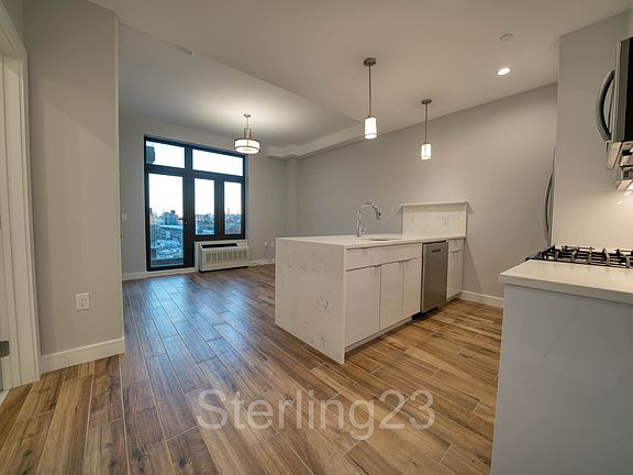 3rd image of 3112 24th Ave #4J