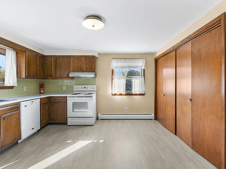 92 Gordon St — Photo 4