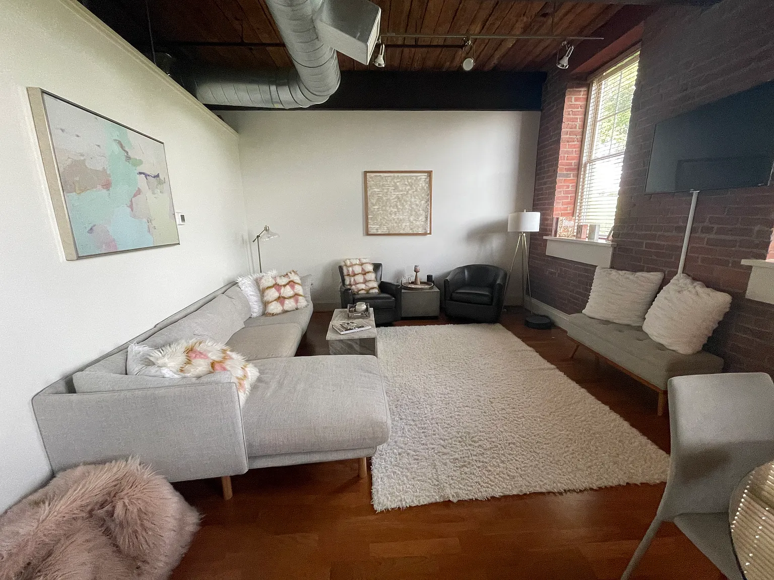 2 bed, 997 sqft, $2,400 — Photo 1