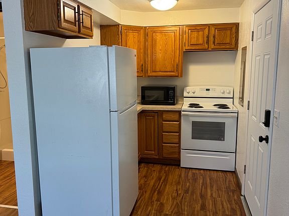 2nd image of 941 S Main St #1/2