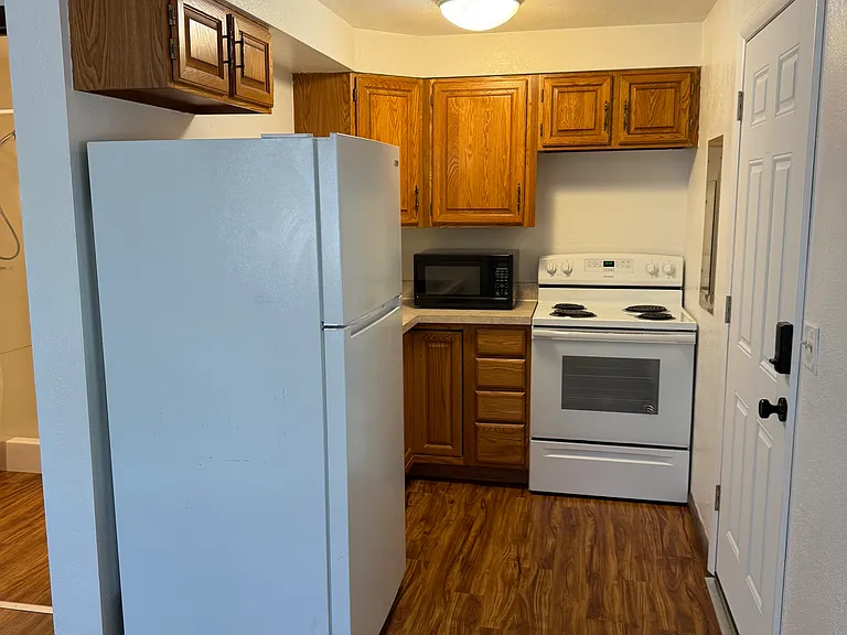 941 S Main St #1/2 — Photo 2