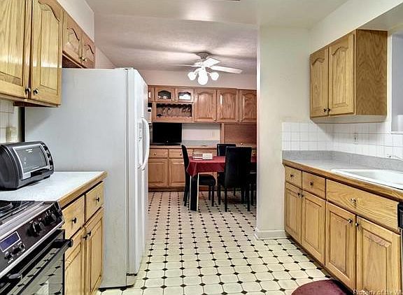 3rd image of 3323 N Waterside Dr