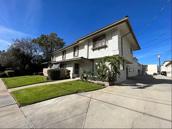 2nd image of 121 E Live Oak St #B