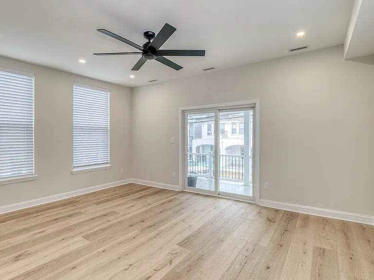129 N New Haven Ave #2 — Photo 8