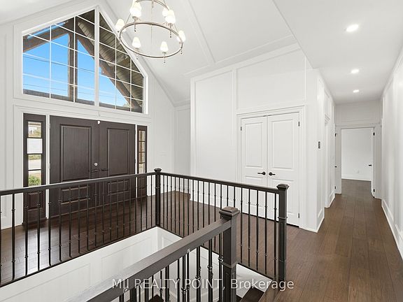 4th image of 881 Danforth Pl