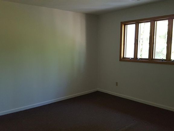 3rd image of 321 Bradley Ave