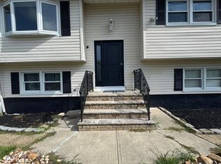 670 Franklin Dr, Perth Amboy, NJ 08861