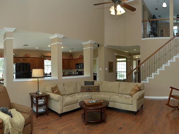 3rd image of 300 Cave Springs Dr
