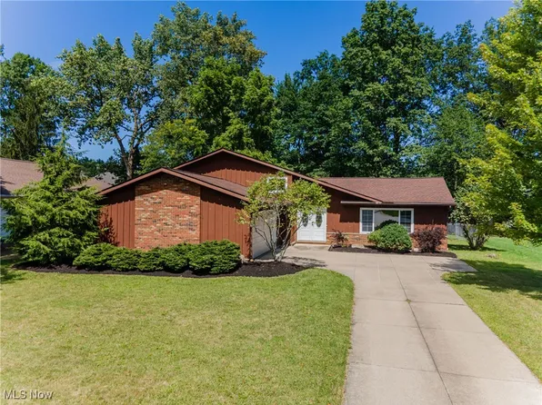 24696 Framingham Dr, Westlake, OH 44145