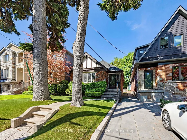138 Castlewood Rd — Photo 3